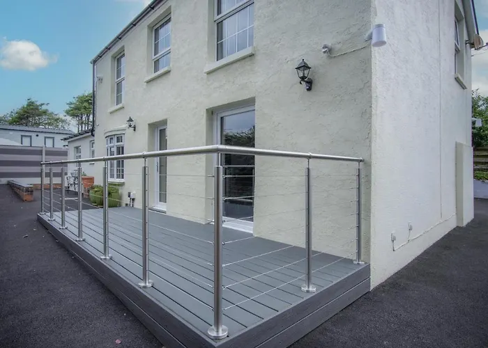 Pendeilo Villa - 5 Bedroom Holiday Home - Amroth